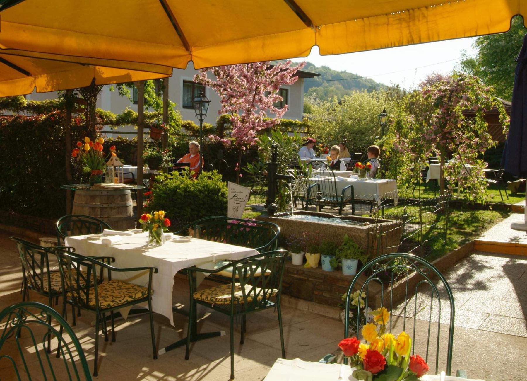 Landgasthof Zur Linde Laaben Bagian luar foto