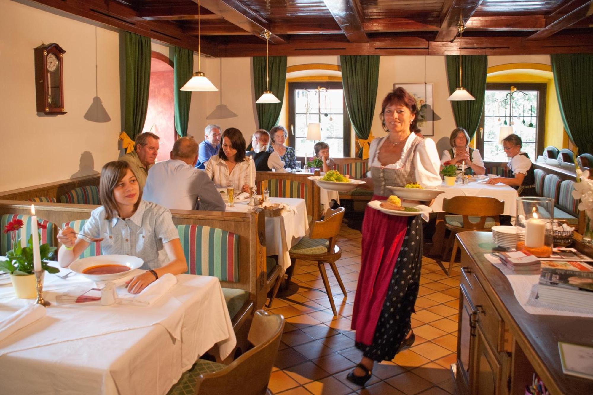 Landgasthof Zur Linde Laaben Bagian luar foto