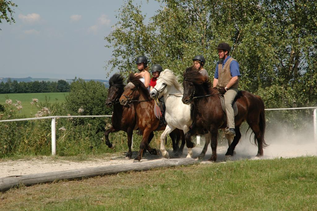 Landgasthof Zur Linde Laaben Bagian luar foto